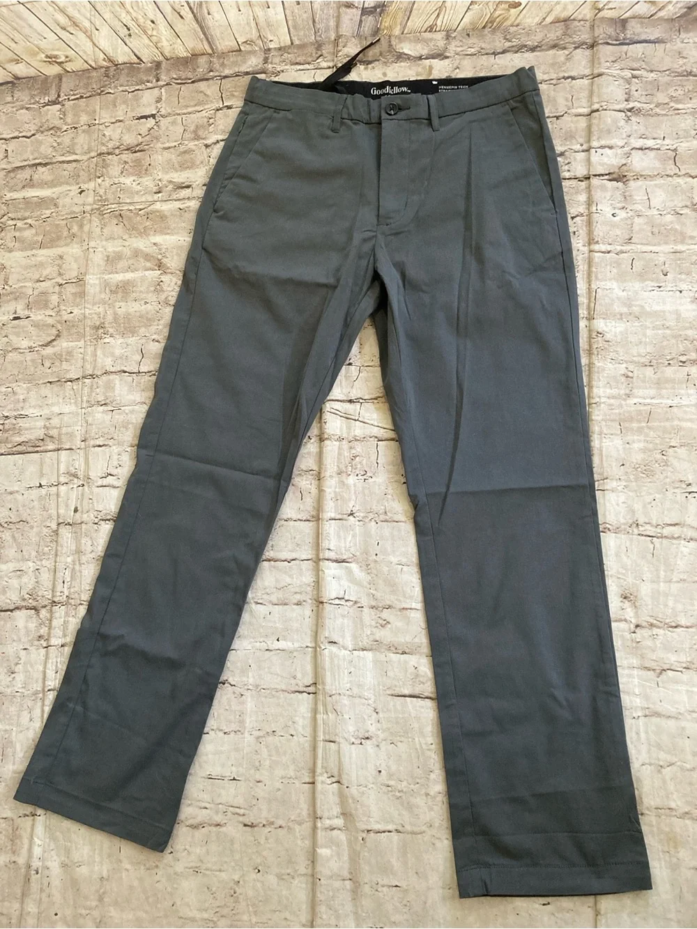 NWOT Goodfellow men’s grey Hennepin straight leg pants size 32 x 32